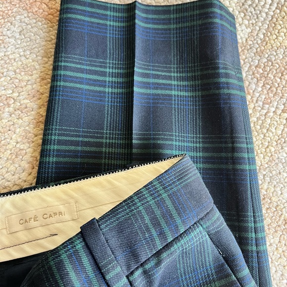 J. Crew.  Like new!  I love these!  Size 4.  Pockets - Picture 4 of 7